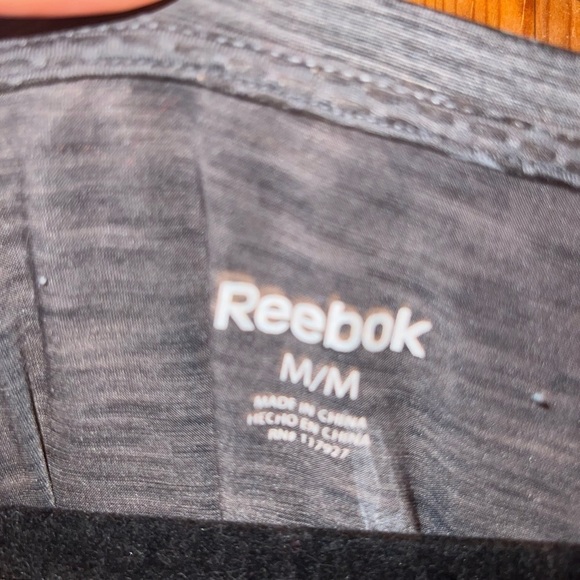 Reebok size medium workout grey short sleeve shirt - Picture 2 of 3